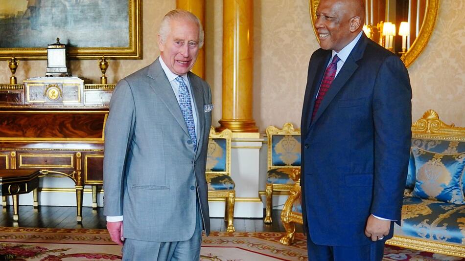 König Charles III. bei seiner Audienz mit König Letsie von Lesotho.