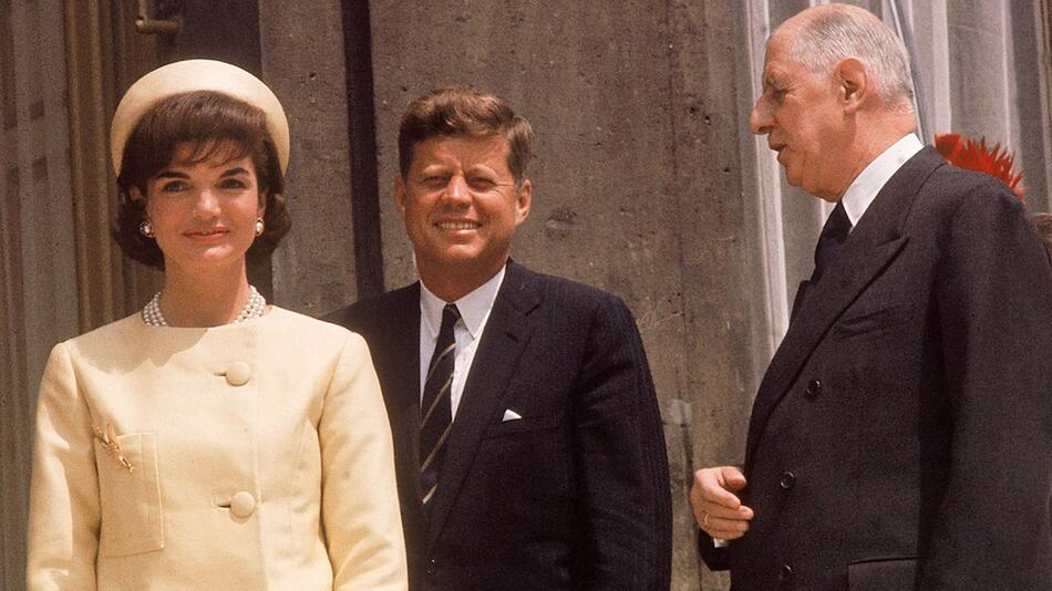 Jacqueline Kennedy Onassis mit ihrem Mann John F. Kennedy bei einem Staatsbesuch in Frankreich.