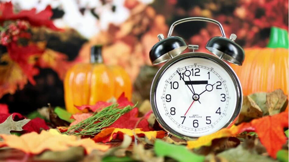Stellt man die Uhr bei der Zeitumstellung nun vor oder doch zurück?