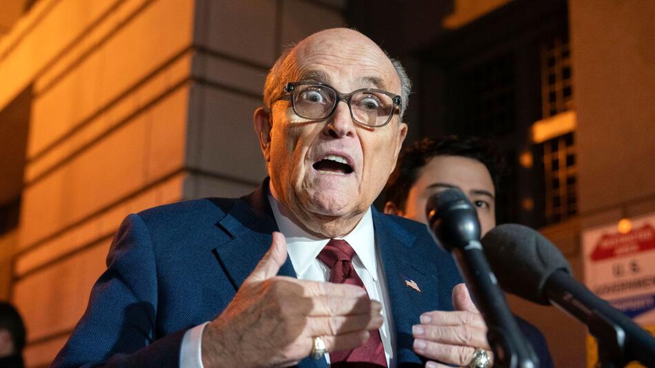 Geschworene Entscheiden: Giuliani Muss 148 Millionen US-Dollar Zahlen | 1&1