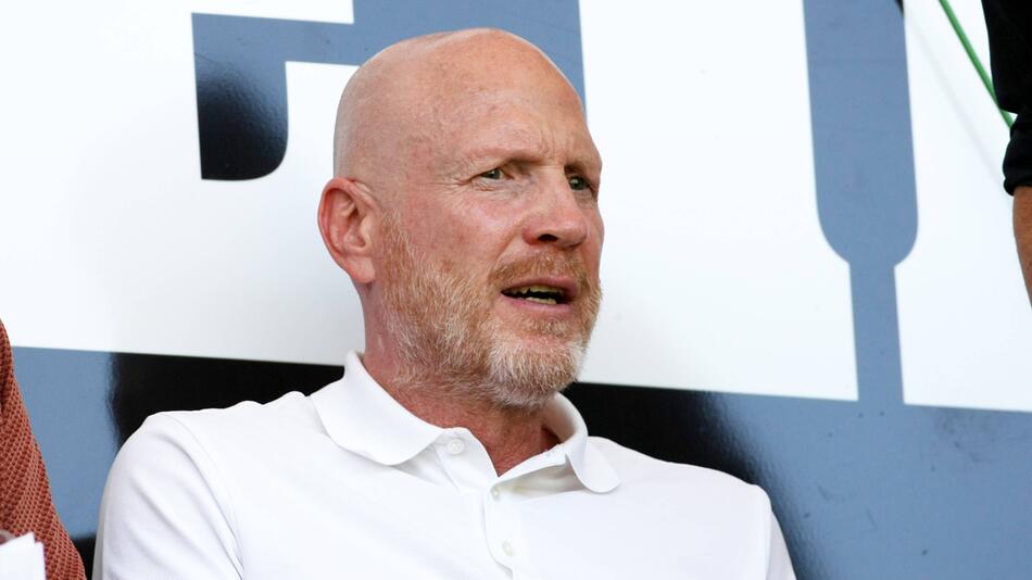 Matthias Sammer als externer Berater Borussia Dortmunds auf der Tribüne