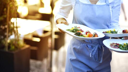 Servicekraft in der Gastronomie