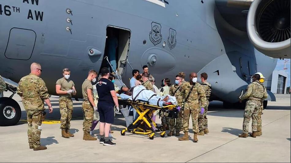 Afghanin bekommt Baby an Bord von US-Flugzeug