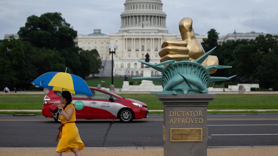 Anti-Trump-Skulptur vor dem Kapitol