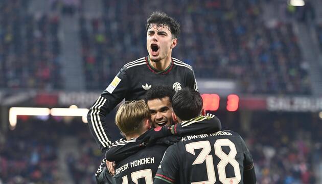 V.l.n.r.: Lennart Karl, Luis Diaz, Aleks Pavlovic (oben) und Felipe Chavez beim Torjubel.