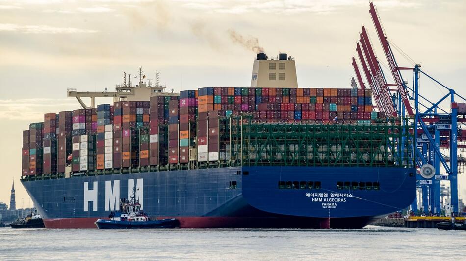 Weltgrößtes Containerschiff im Hamburger Hafen