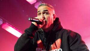 Bushido hat zwei Seniorinnen ein Geschenk gemacht.