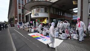 Stahlwerke blockiert im Ruhrgebiet: Klimaaktivisten protestieren gegen CO2-intensive Produktion