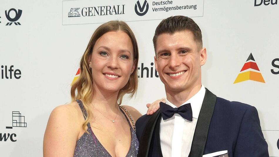 Werden erstmals Eltern: Lukas Dauser und seine Ehefrau Viktoria beim Ball des Sports im Februar ...