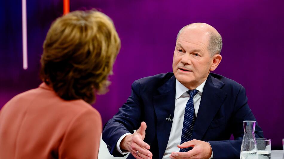 Maybrit Illner und Olaf Scholz