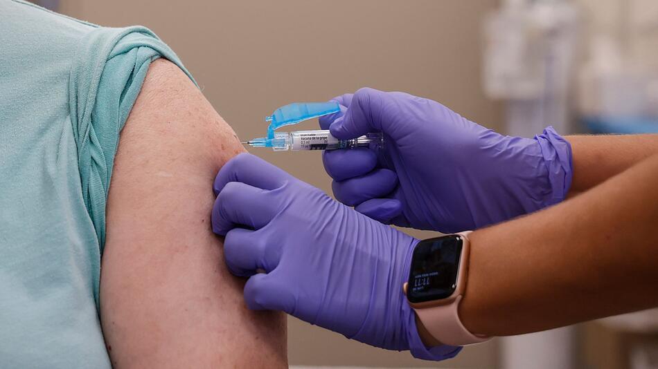 Beginn der Grippe- und Corona-Impfkampagne in Spanien