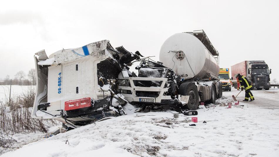 Massenkarambolage auf der Autobahn 24