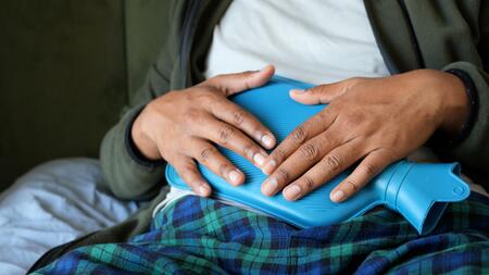 Ein einfacher Trick hält die Wärmflasche länger warm