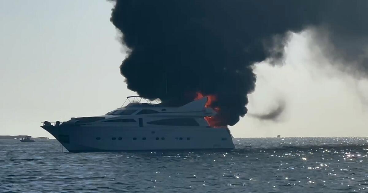 luxusyacht in flammen