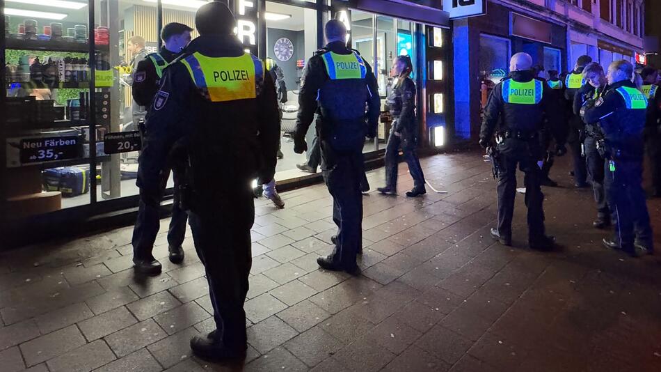 Mehrere Verletzte bei Vorfall in Hamburger Friseursalon