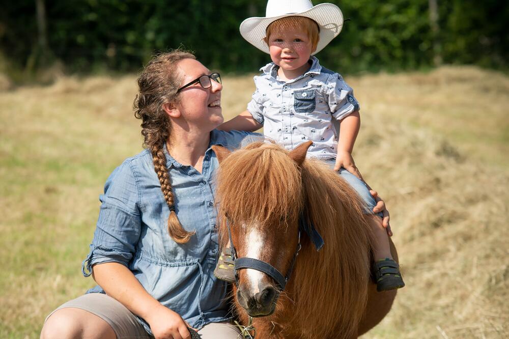 Kathy ist gelernte Motopädin und Hippopädagogin.