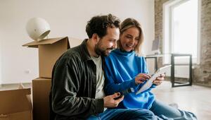 Paar freut sich gemeinsam 