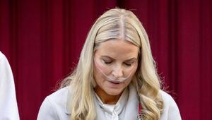 Kronprinzessin Mette-Marit trat auch am Nationalfeiertag mit Sauerstoffgerät auf.