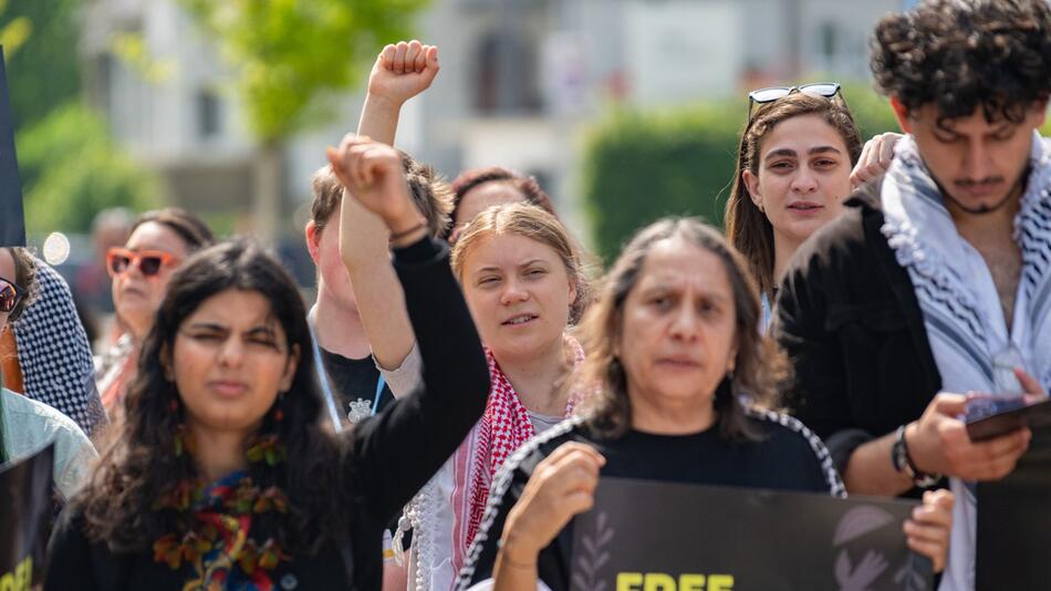 Greta Thunberg auf einer Kundgebung in Bonn