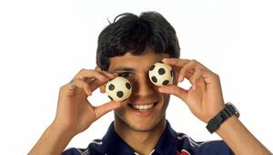 Roque Santa Cruz bei einem Bayern-Fotoshooting aus dem Jahr 1999.