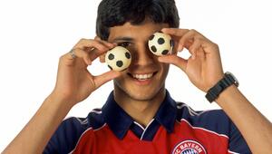 Roque Santa Cruz bei einem Bayern-Fotoshooting aus dem Jahr 1999.