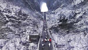 Eisiges Spektakel: Schnee verwandelt Chinas berühmte Zhangjiajie-Berge