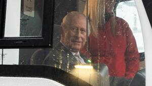 König Charles III. durfte an seinem Geburtstag auch im Führerhäuschen einer neuen Metro Platz ...