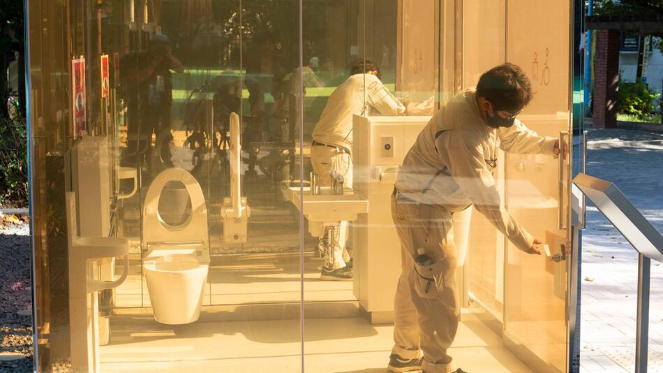 Transparente Toiletten in Tokio