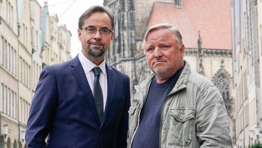 Wer Jan Josef Liefers (l.) und Axel Prahl als Boerne und Thiel im Münsteraner "Tatort" ermitteln ...