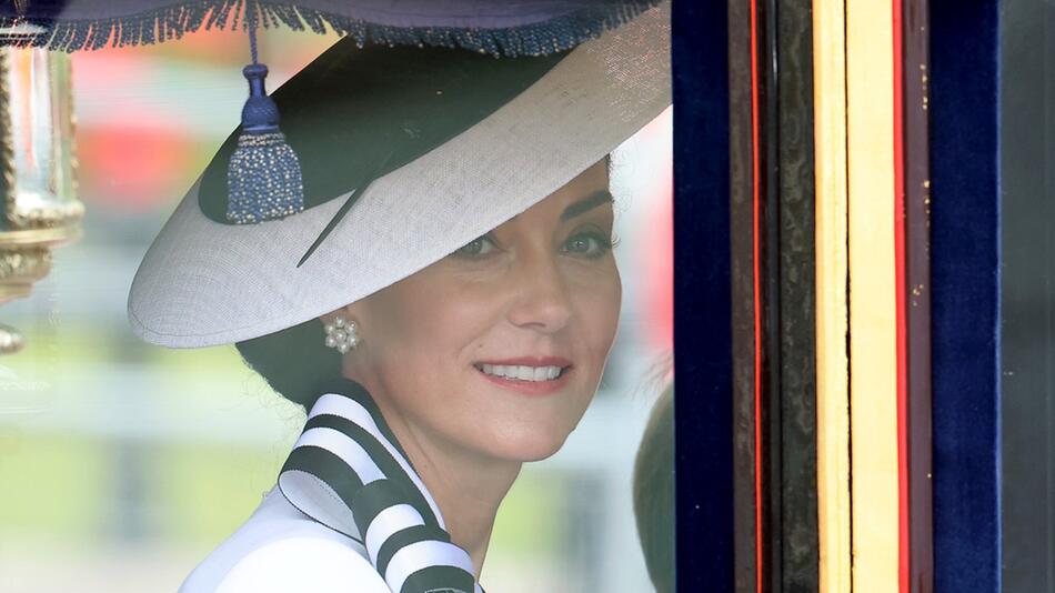 Prinzessin Kate auf dem Weg vom Buckingham Palast zur "Trooping the Colour"-Parade.