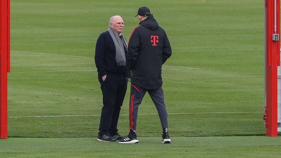 Trainingsbesuch von Uli Hoeneß am 26. April 2023 beim FC Bayern mit Gespräch mit Thomas Tuchel