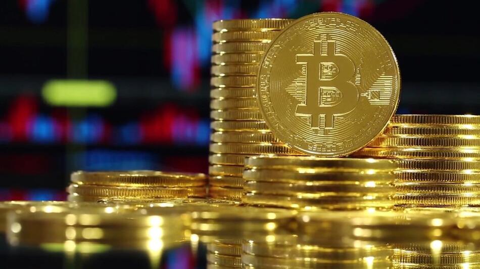 Bitcoin knackt erstmals 100.000 US-Dollar: Verbraucherschützer warnen