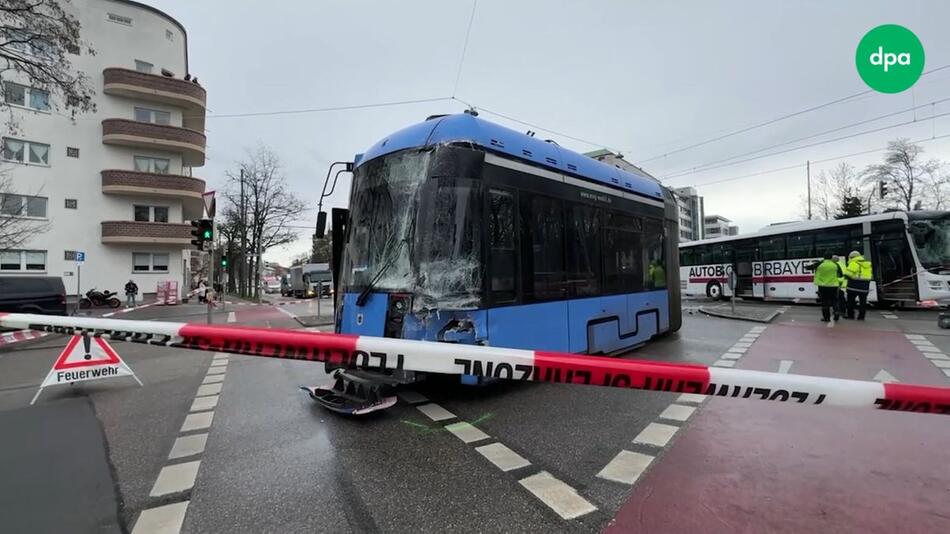 Viele verletzte Kinder: Unfall zwischen Tram und Bus in München
