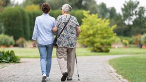 Mutter Tochter Spaziergang