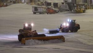 Wintersturm im Nordosten der USA - Flughafen New York