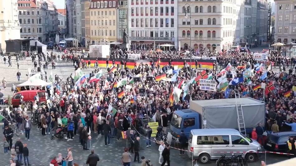 Nach zehn Jahren ist Schluss: Letzte Pegida-Demonstration in Dresden