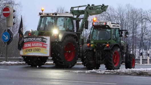 Landwirte protestieren gegen das geplante Mercosur-Abkommen mit ihren Traktoren.