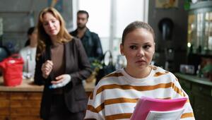 "Unter uns": Ronja (v.) fühlt sich in der Familienwohnung der Güleks etwas außen vor.