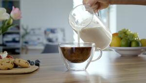 Studienergebnis: Milch im Kaffee verhindert gesundheitsfördernde Wirkung
