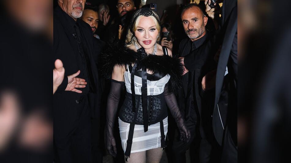 Madonna beim Verlassen der Dolce & Gabbana After Show Party in Mailand.