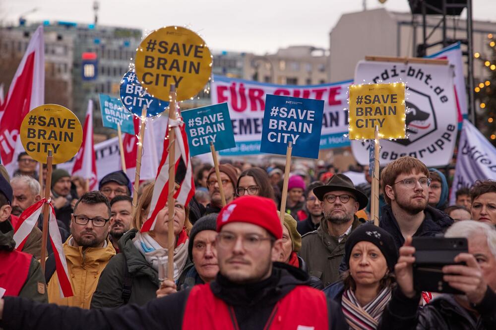 Demonstration #SaveBrainCity!