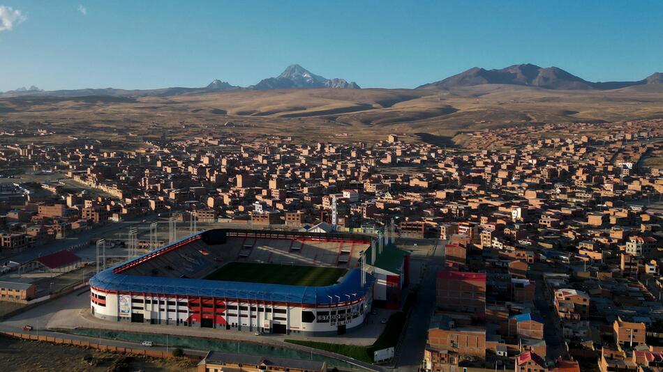 Beeindruckende Kulisse: Das Stadion in El Alto