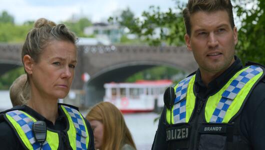 Polizistin Franzi Jung (Rhea Harder-Vennewald) und ihr Kollegen Nick Brandt (Raúl Richter)