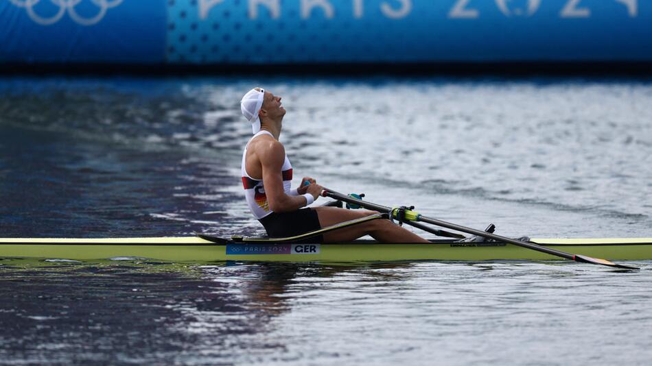 Oliver Zeidler im Ziel des olympischen Finales im Ruder-Einer