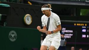 Alexander Zverev steht in Wimbledon in der nächsten Runde.
