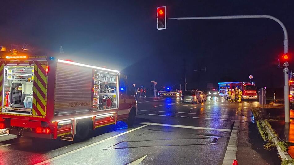 Unfall mit Bus ohne Fahrgäste in Grevenbroich