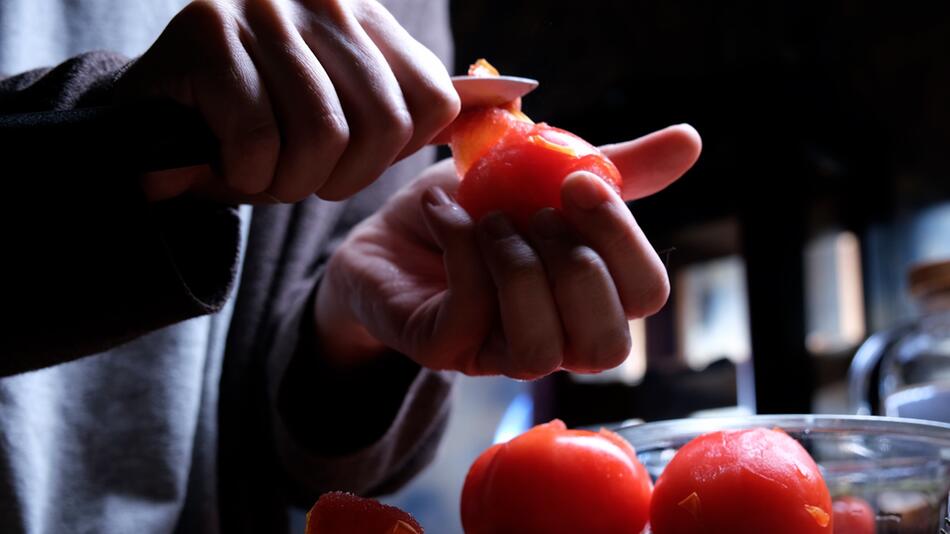 Schritt für Schritt erklärt: Tomaten schälen