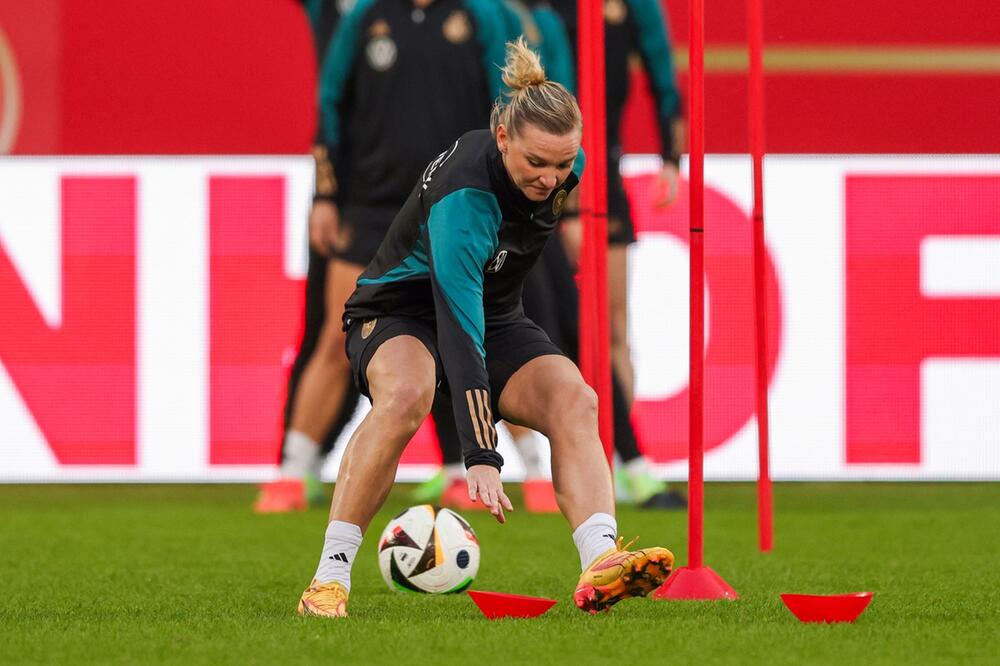 Fußball, Frauen: Training vor Länderspiel Deutschland - Austral