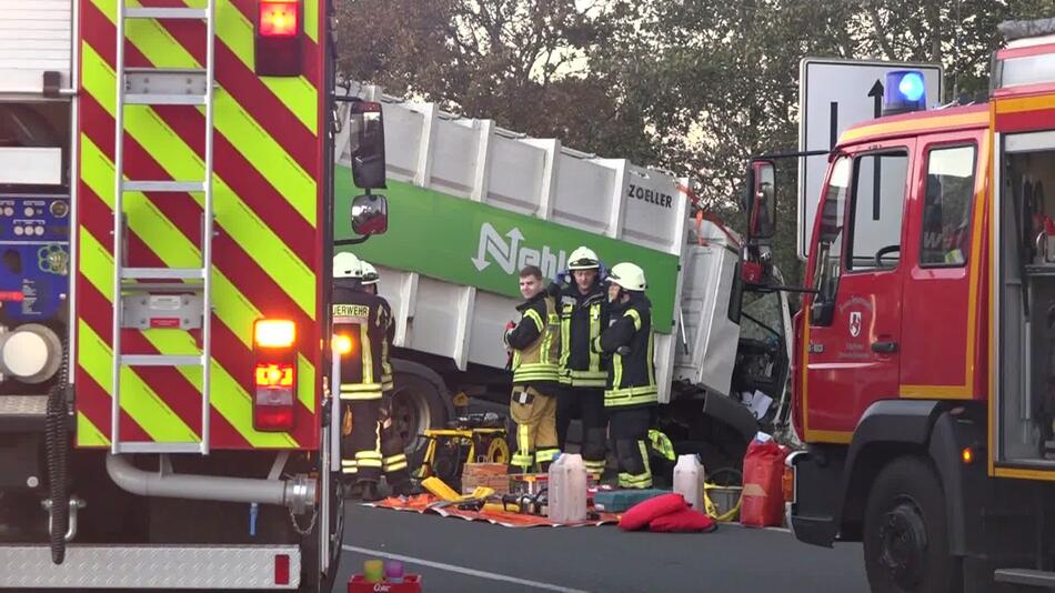 Drei Menschen sterben bei Verkehrsunfall