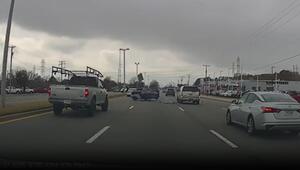 Rechts überholt: Raser kracht in Auto – Fluchtversuch endet kläglich